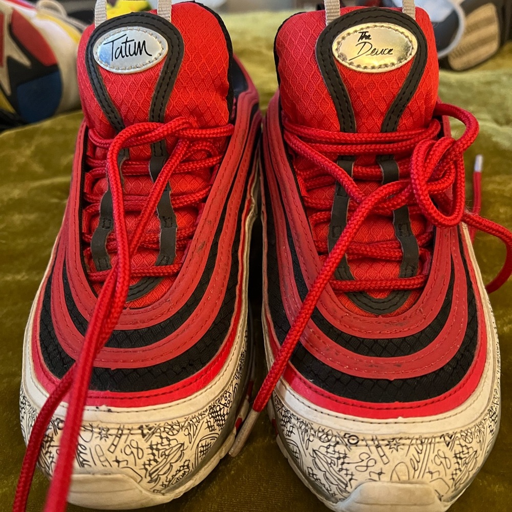 Air Nikes great condition! Boys size 6